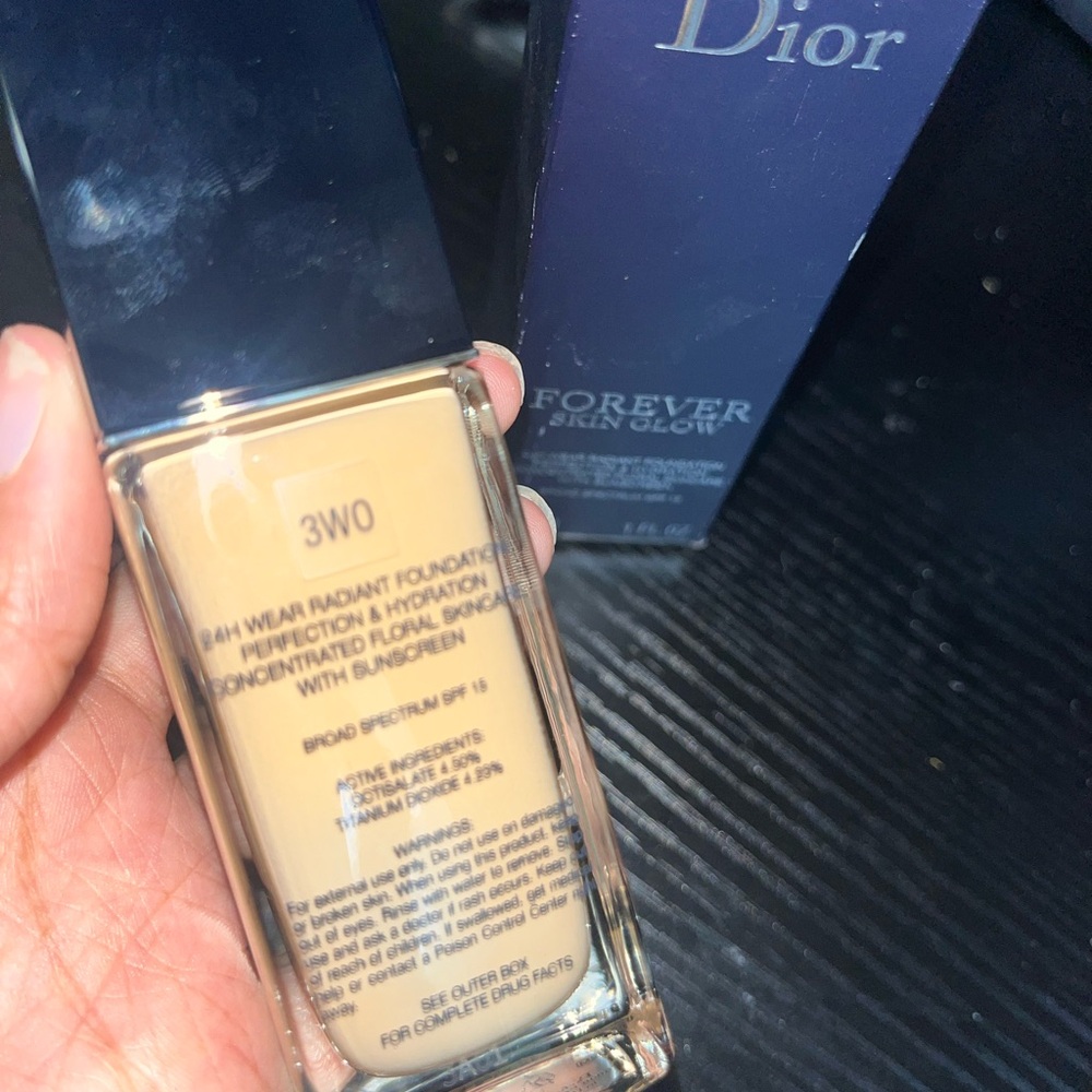 Dior Forever Skin Glow Foundation 3W0 - Beige